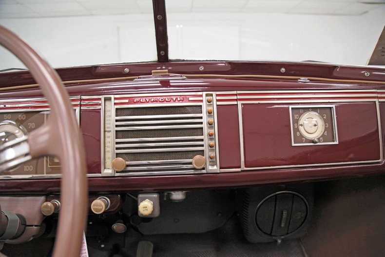 Plymouth-P8-1939-Maroon-Camel-37