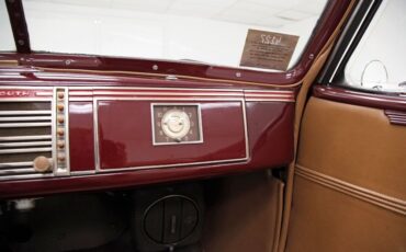 Plymouth-P8-1939-Maroon-Camel-38