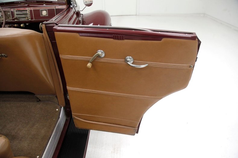 Plymouth-P8-1939-Maroon-Camel-39