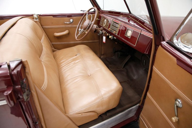 Plymouth-P8-1939-Maroon-Camel-40