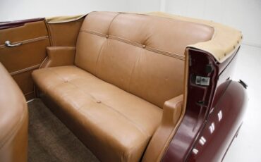 Plymouth-P8-1939-Maroon-Camel-44