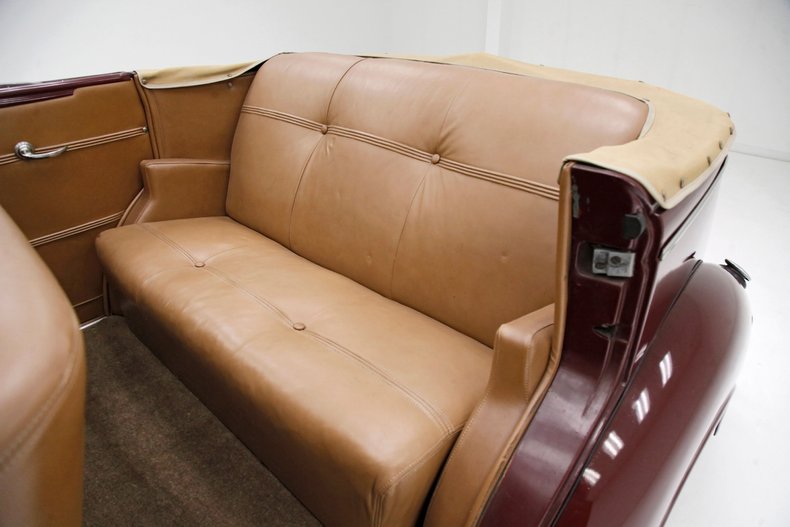 Plymouth-P8-1939-Maroon-Camel-44