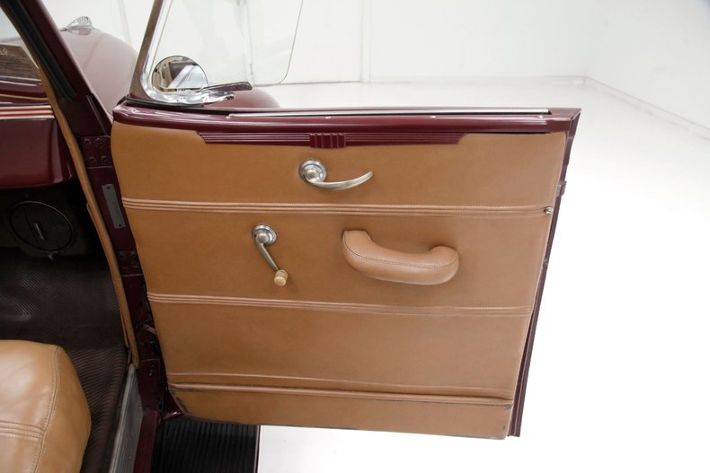 Plymouth-P8-1939-Maroon-Camel-46