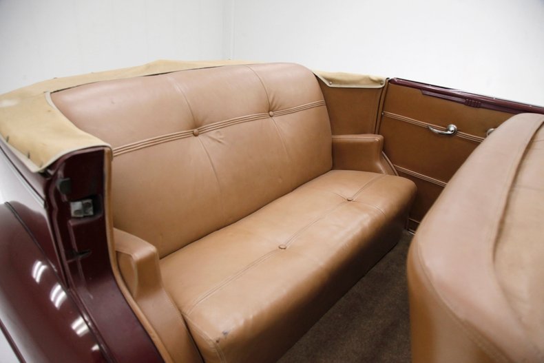 Plymouth-P8-1939-Maroon-Camel-47