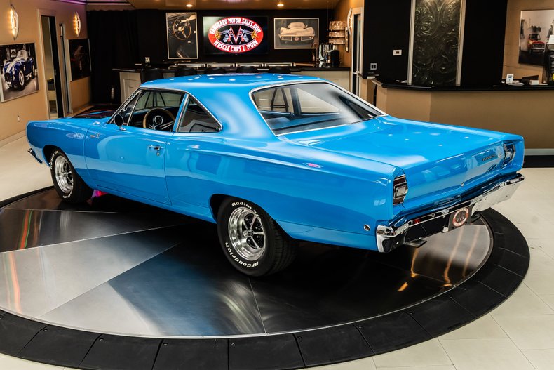 Plymouth-Road-runner-1968-Petty-Blue-15