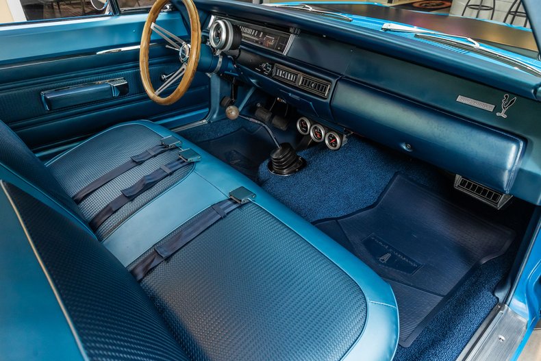Plymouth-Road-runner-1968-Petty-Blue-19