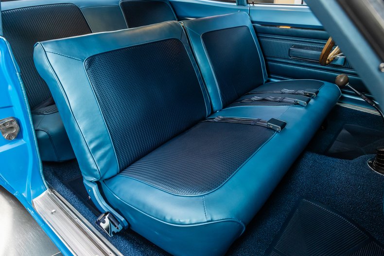 Plymouth-Road-runner-1968-Petty-Blue-3