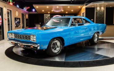 Plymouth-Road-runner-1968-Petty-Blue