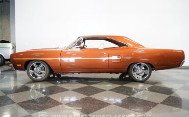 Plymouth-Road-runner-1970-Burnt-Orange-Metalli-White-1
