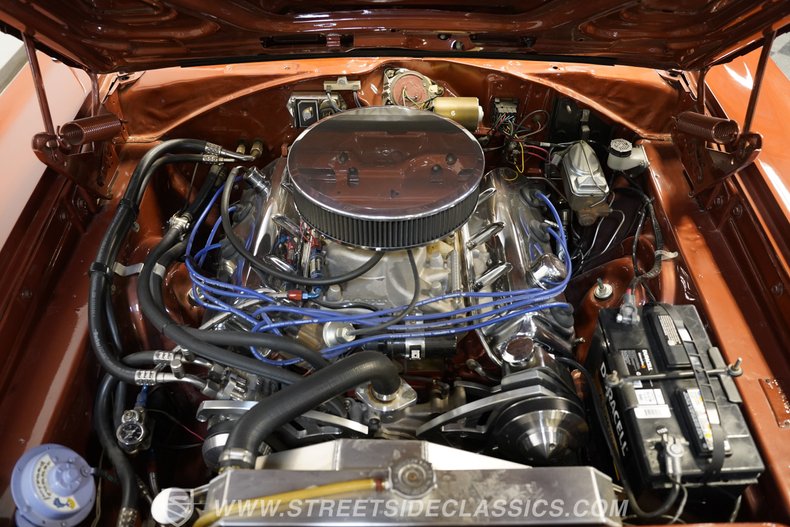 Plymouth-Road-runner-1970-Burnt-Orange-Metalli-White-17