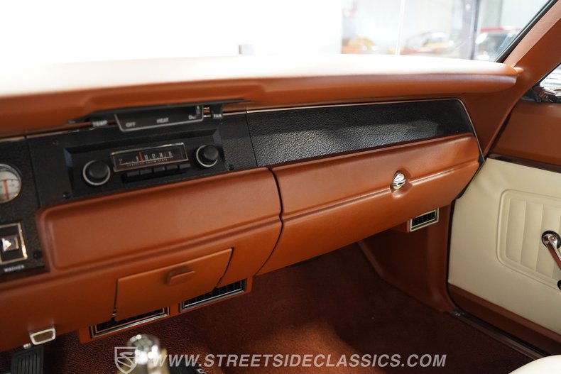 Plymouth-Road-runner-1970-Burnt-Orange-Metalli-White-19