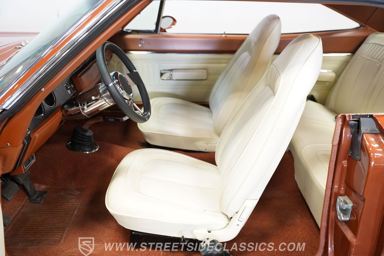 Plymouth-Road-runner-1970-Burnt-Orange-Metalli-White-2