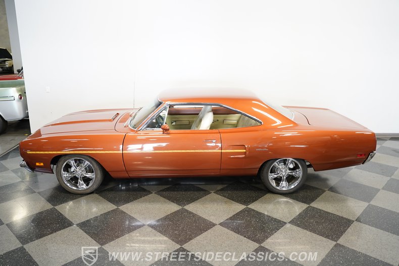 Plymouth-Road-runner-1970-Burnt-Orange-Metalli-White-22