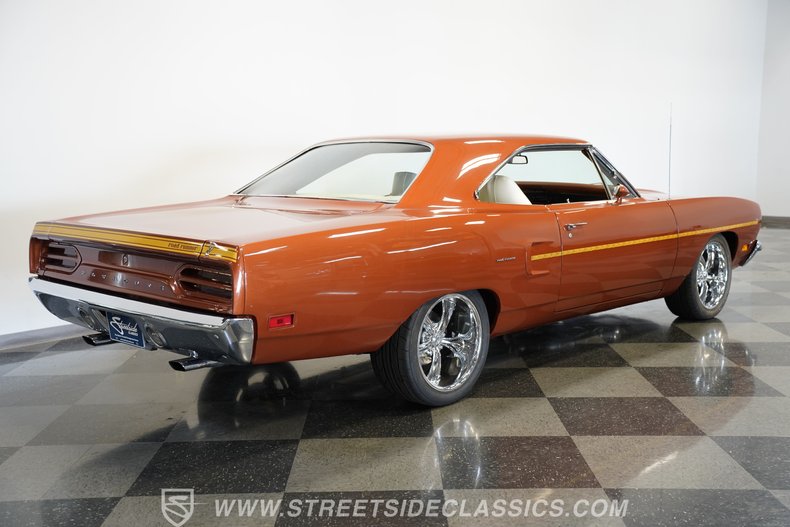 Plymouth-Road-runner-1970-Burnt-Orange-Metalli-White-27
