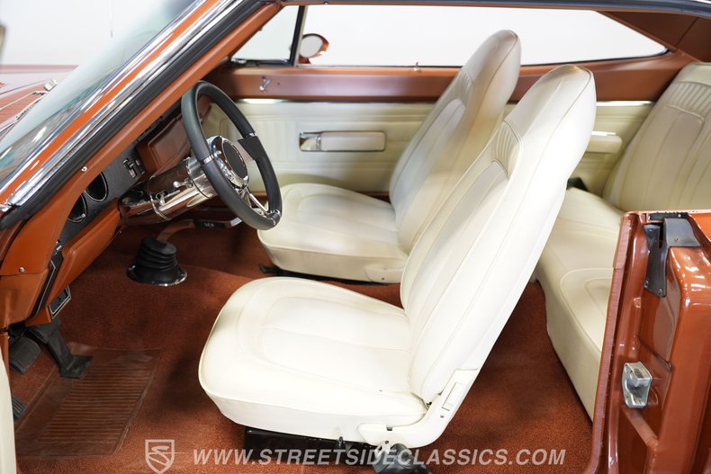 Plymouth-Road-runner-1970-Burnt-Orange-Metalli-White-39