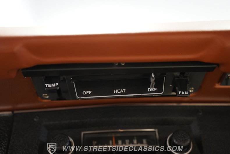 Plymouth-Road-runner-1970-Burnt-Orange-Metalli-White-48