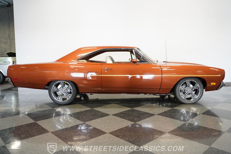 Plymouth-Road-runner-1970-Burnt-Orange-Metalli-White-8