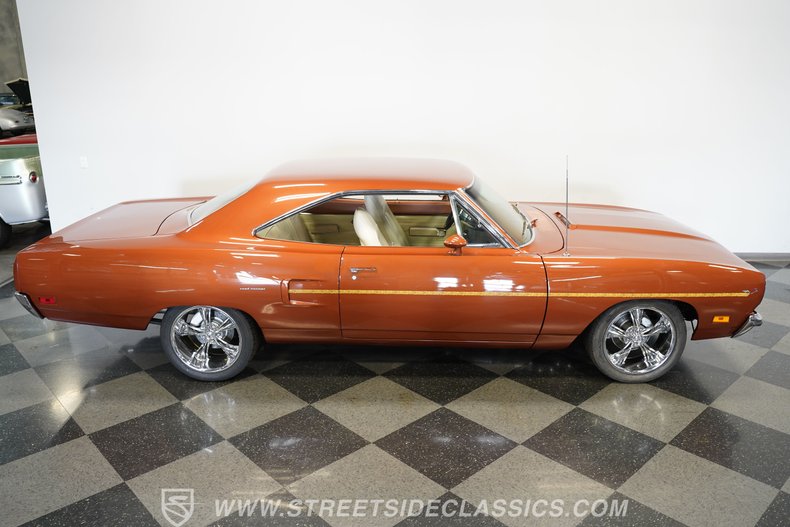 Plymouth-Road-runner-1970-Burnt-Orange-Metalli-White-9