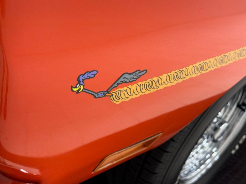 Plymouth-Road-runner-1970-TorRed-White-10