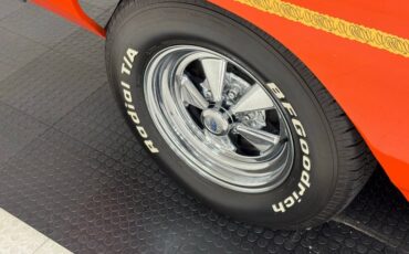 Plymouth-Road-runner-1970-TorRed-White-11