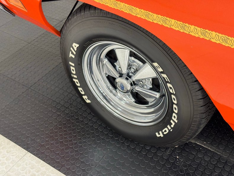 Plymouth-Road-runner-1970-TorRed-White-11