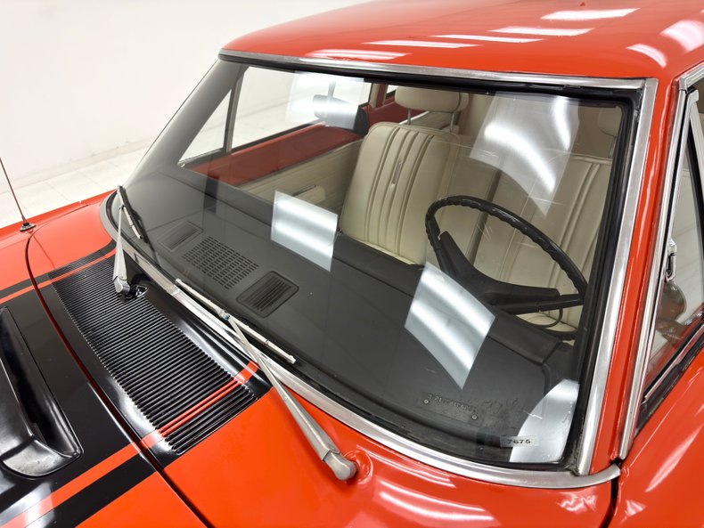 Plymouth-Road-runner-1970-TorRed-White-13