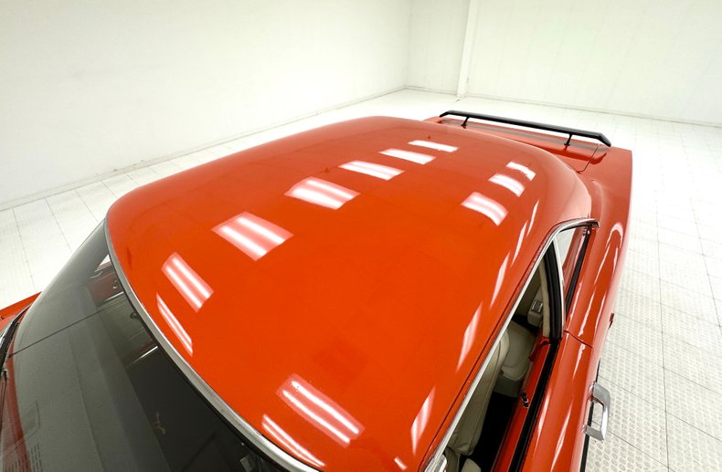 Plymouth-Road-runner-1970-TorRed-White-14