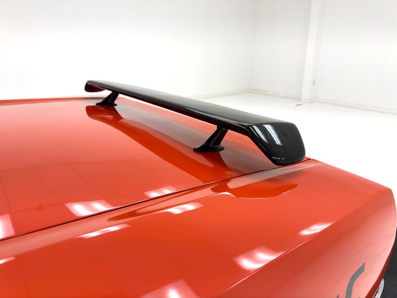 Plymouth-Road-runner-1970-TorRed-White-18