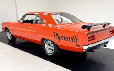 Plymouth-Road-runner-1970-TorRed-White-2