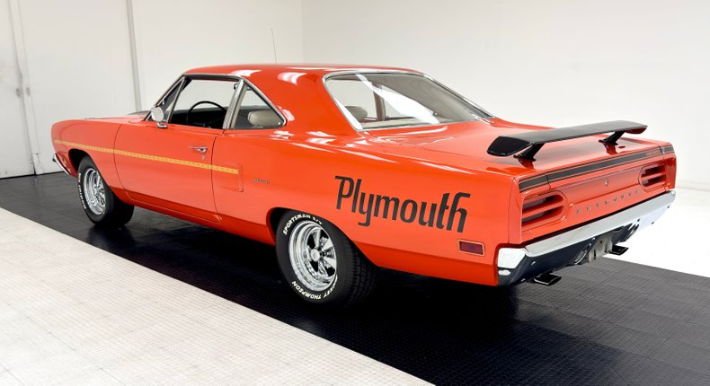 Plymouth-Road-runner-1970-TorRed-White-2