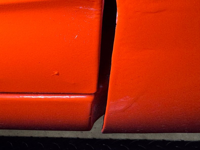 Plymouth-Road-runner-1970-TorRed-White-21