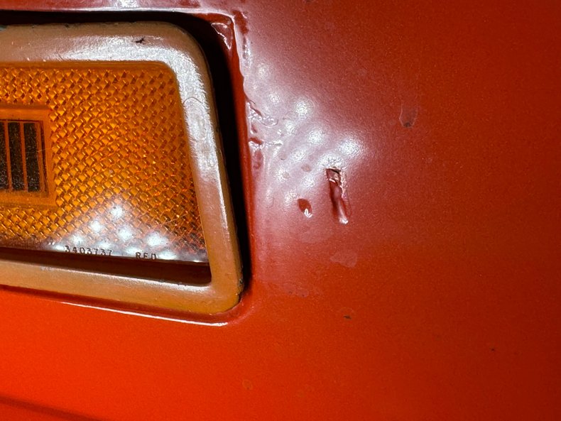 Plymouth-Road-runner-1970-TorRed-White-22