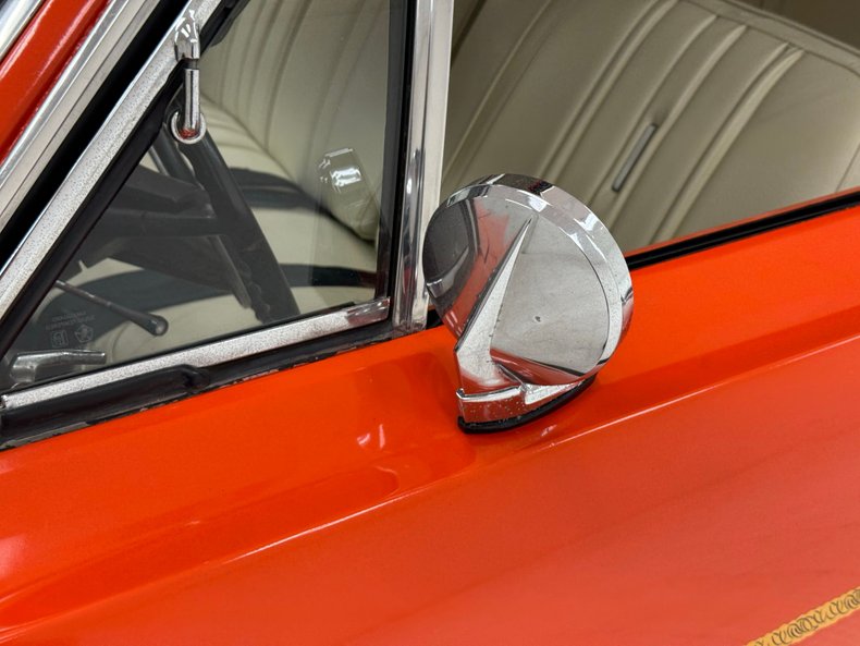 Plymouth-Road-runner-1970-TorRed-White-23