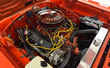 Plymouth-Road-runner-1970-TorRed-White-27