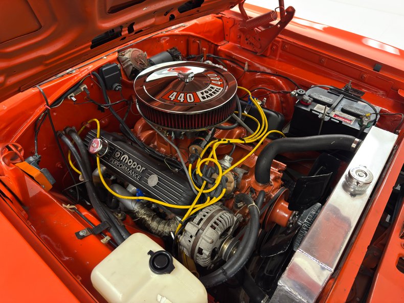 Plymouth-Road-runner-1970-TorRed-White-27