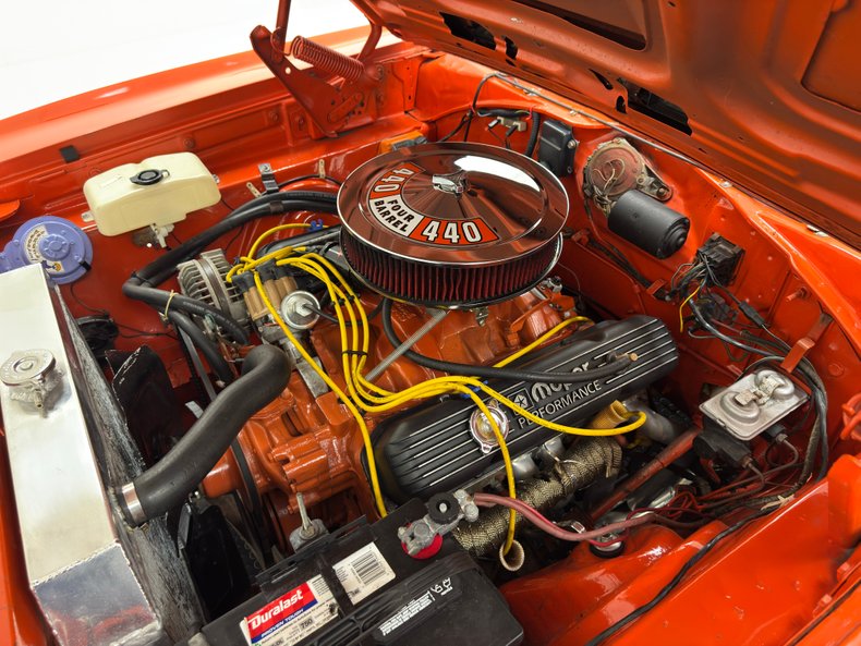 Plymouth-Road-runner-1970-TorRed-White-29