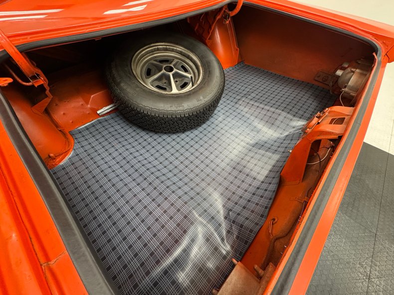 Plymouth-Road-runner-1970-TorRed-White-31