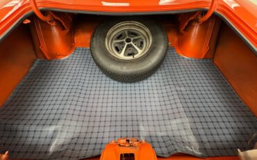 Plymouth-Road-runner-1970-TorRed-White-32