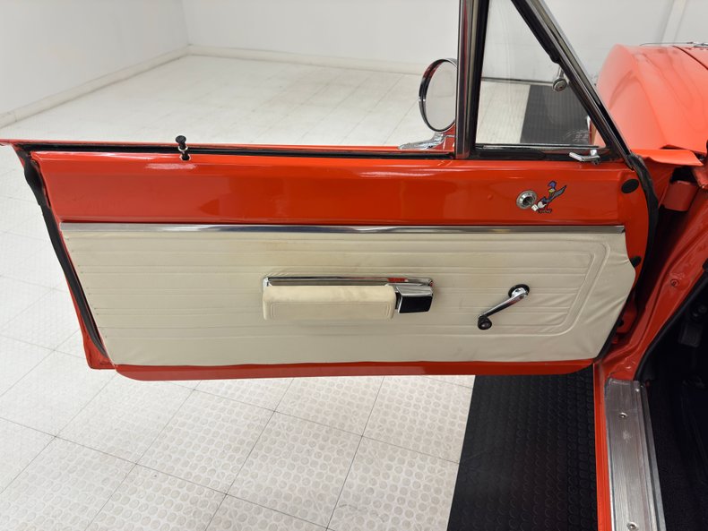 Plymouth-Road-runner-1970-TorRed-White-34