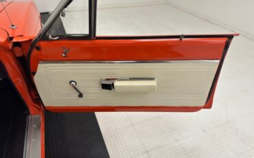 Plymouth-Road-runner-1970-TorRed-White-35