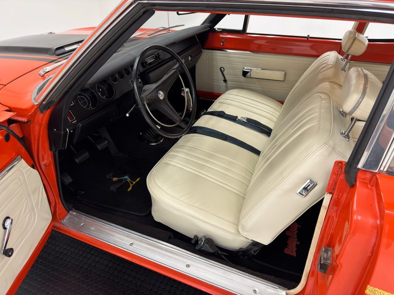 Plymouth-Road-runner-1970-TorRed-White-36