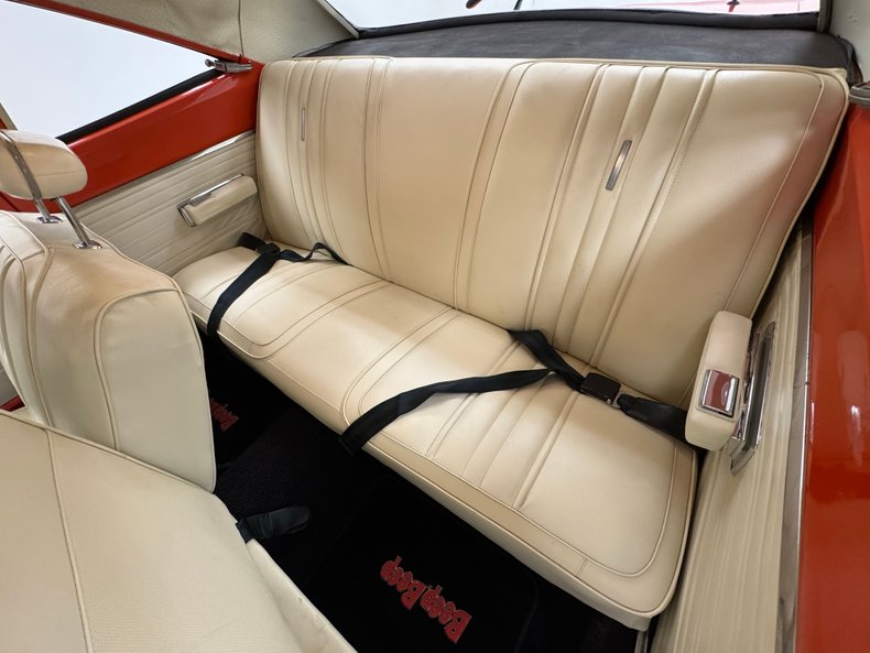 Plymouth-Road-runner-1970-TorRed-White-37