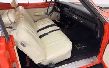 Plymouth-Road-runner-1970-TorRed-White-39