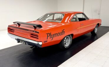 Plymouth-Road-runner-1970-TorRed-White-4