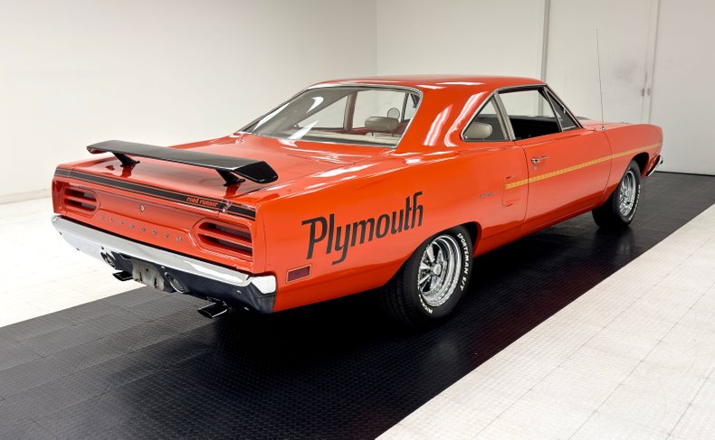 Plymouth-Road-runner-1970-TorRed-White-4