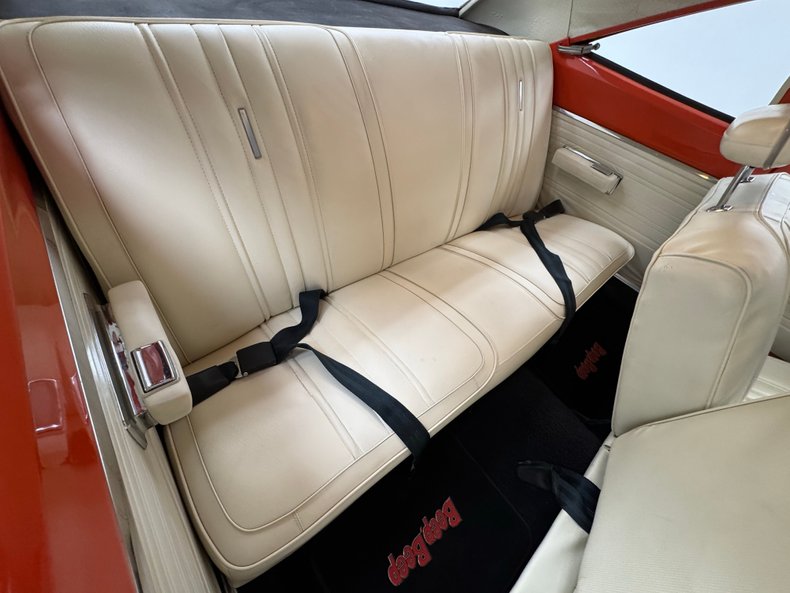 Plymouth-Road-runner-1970-TorRed-White-40