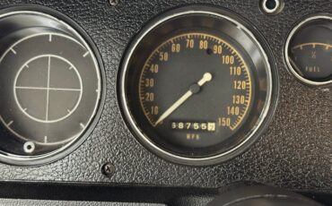 Plymouth-Road-runner-1970-TorRed-White-43