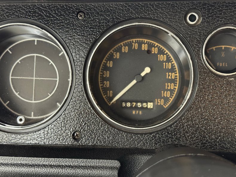 Plymouth-Road-runner-1970-TorRed-White-43