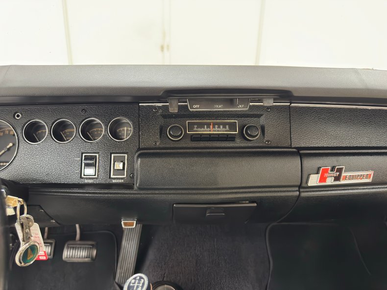 Plymouth-Road-runner-1970-TorRed-White-44