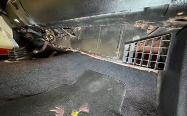 Plymouth-Road-runner-1970-TorRed-White-48